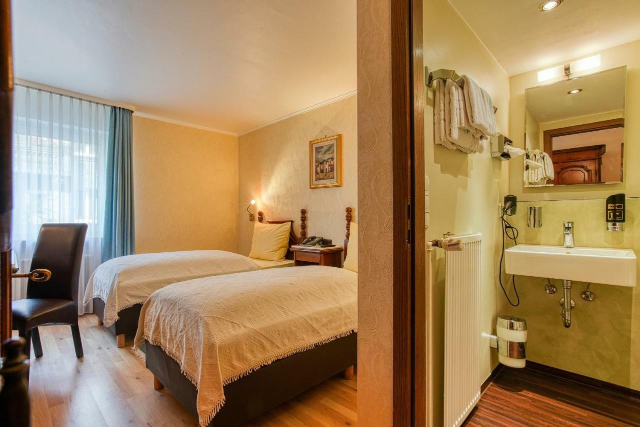 Ff&E Hotel Bavaria Фюрт Экстерьер фото